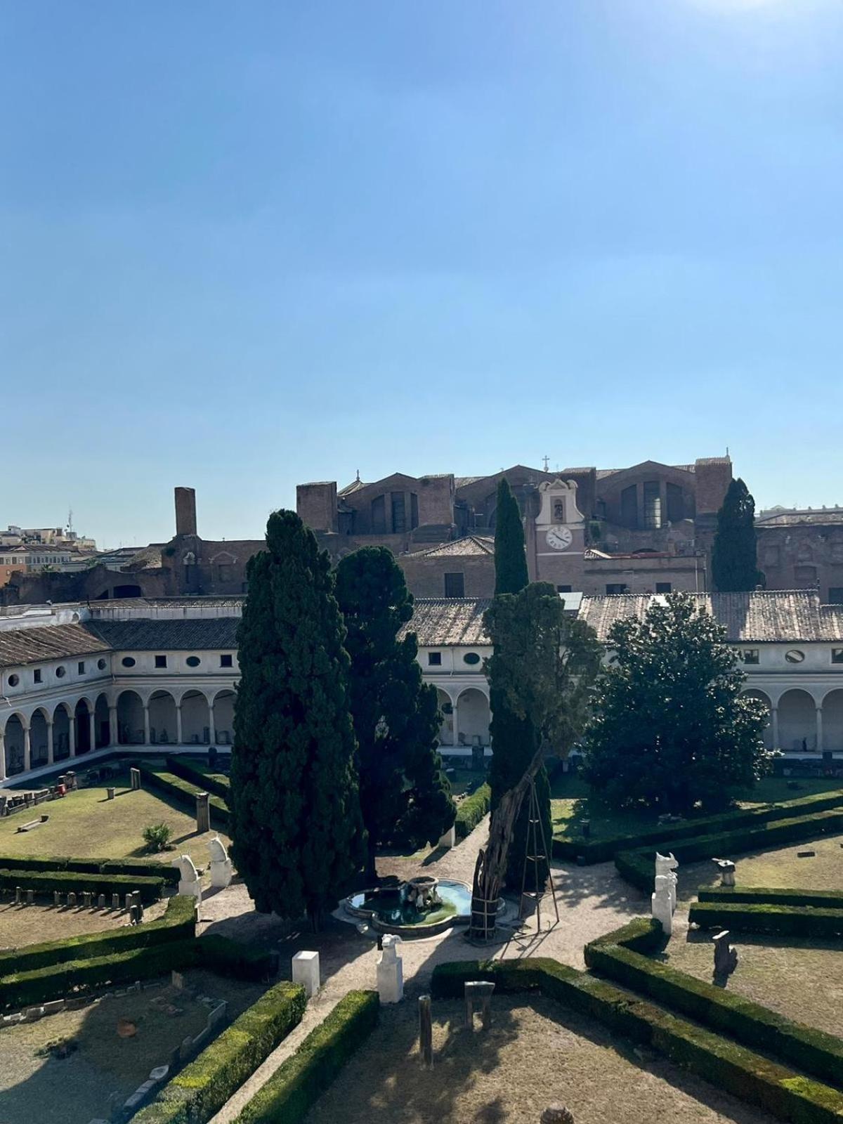 Camera X2 Con Splendida Vista Sulle Terme Di Diocleziano E Sul Chiostro Di Michelangelo Roma Exterior foto